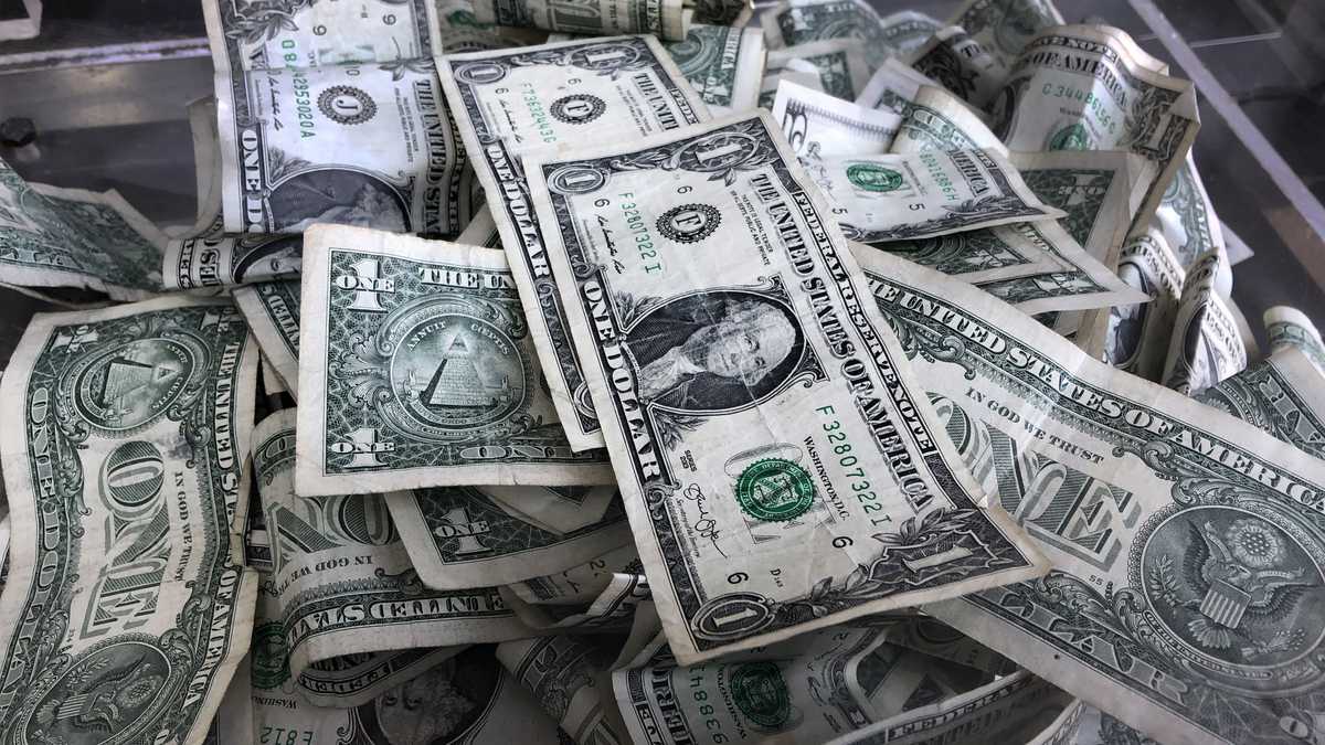 Dólar repunta cerca a los $4.500 pesos